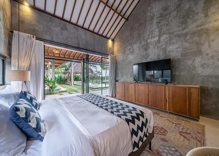 Sola Villa